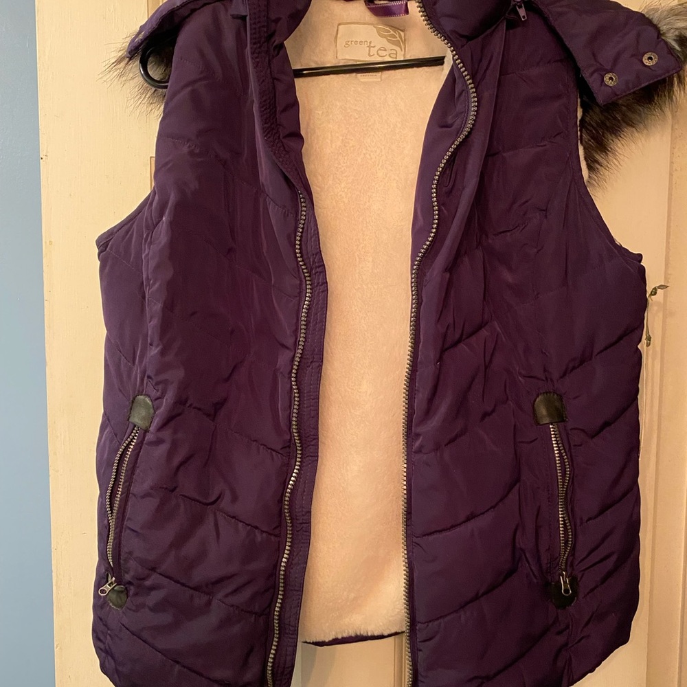 NWT Green Tea Brand Ladies Purple Vest with Fur Trim Size Large!